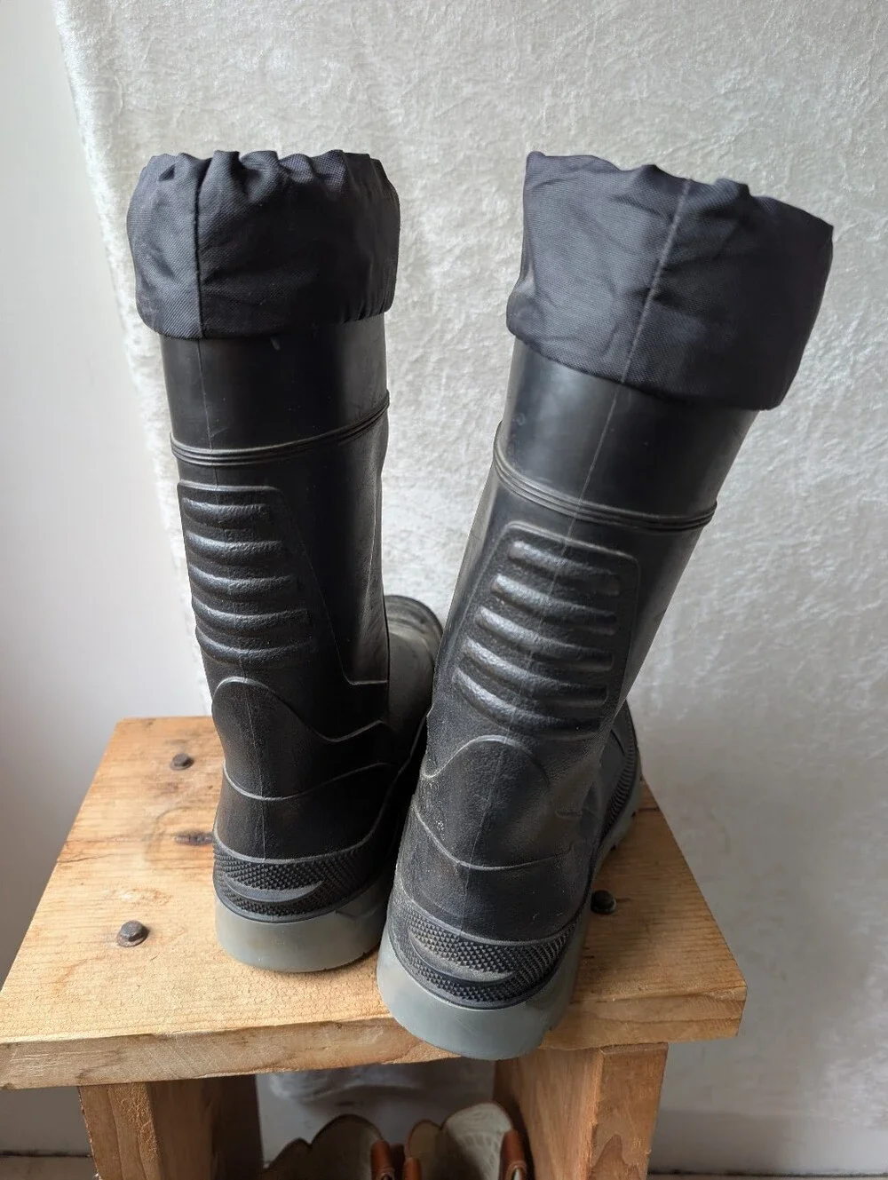 ASTM F2413-11m I/75 C/75 Chinook Insulated Rubber Steel Toe Boots